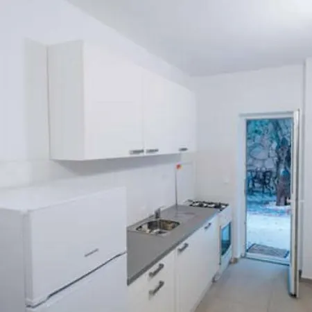 10-1 Bedroom Apt/terrace Apartment Promajna