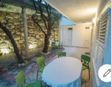 10-1 Bedroom Apt/terrace