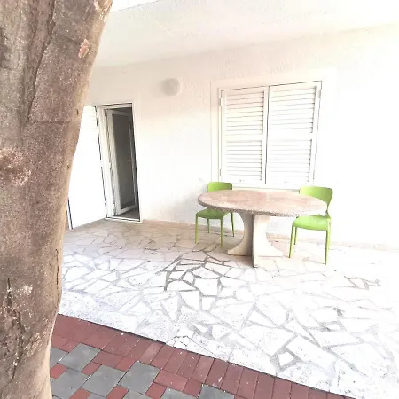 Apartment 10-1 Bedroom Apt/terrace