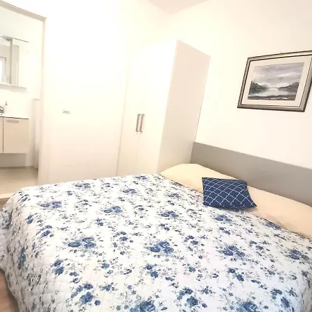 10-1 Bedroom Apt/terrace *