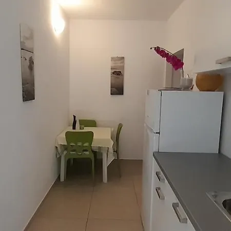 10-1 Bedroom Apt/terrace *